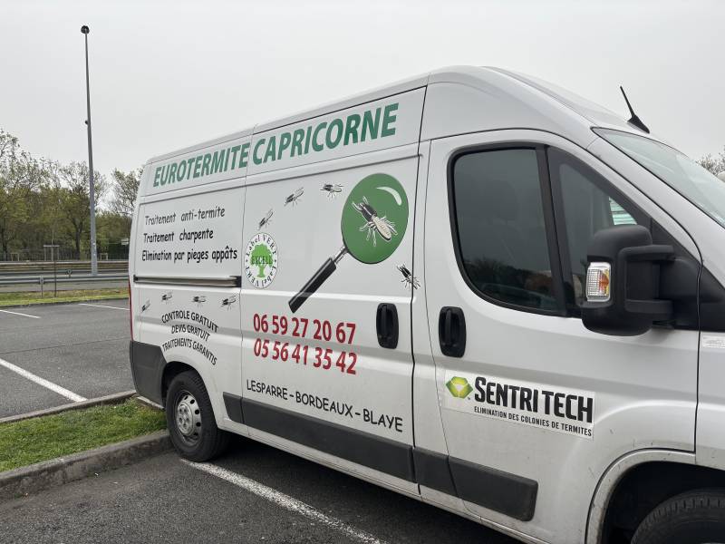 Entreprise dans le Médoc de nettoyage et démoussage de toitures sales