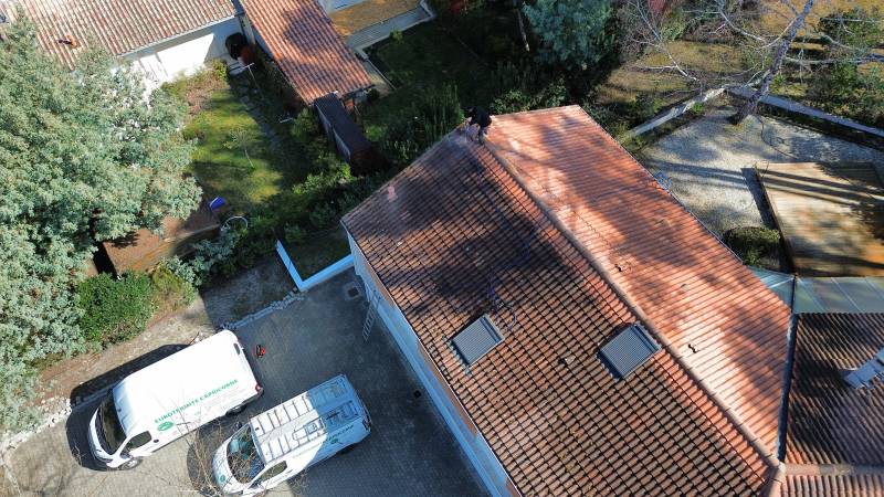 Démoussage dans le Médoc d'une toiture